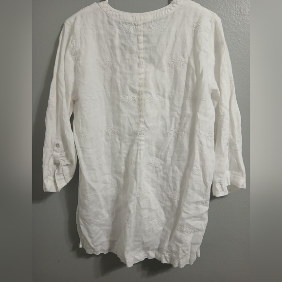 White Embroidered Women's Top‎ - Picture 8 of 11